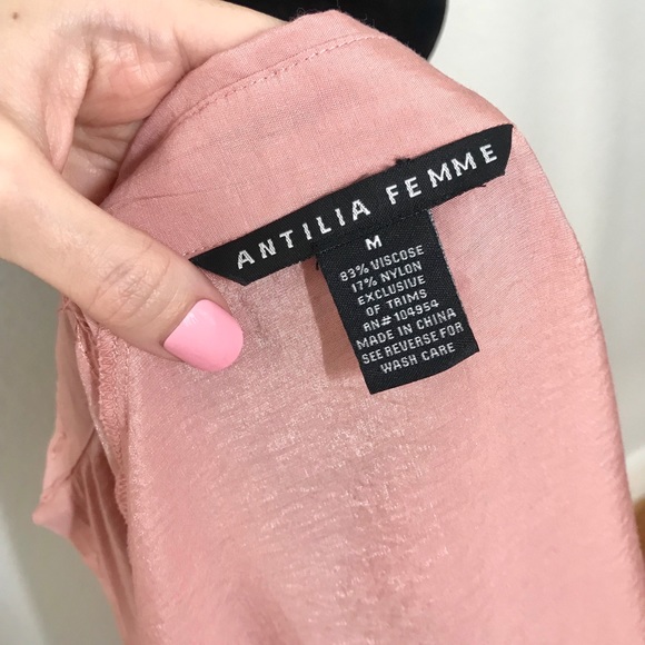 BUTTON UP BLOUSE - Picture 3 of 7